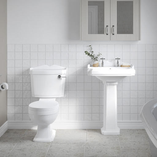 Traditional Toilet & Pedestal Sink Cloakroom Suite