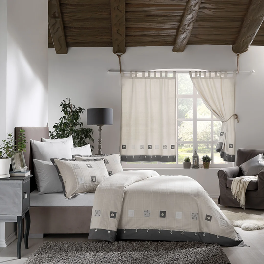 Adrien Bedspread Set with Quilt