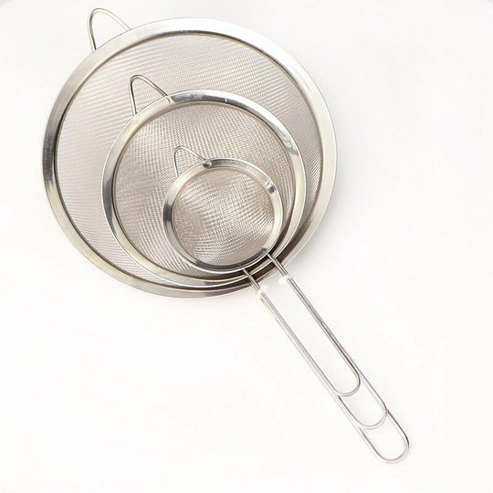 Set of 3 Fine Mesh Sieve/Mesh Colander with Handle Kitchen Colander for Draining Noodle/Rice/Vegetable/Egg White etc, Three Size 7cm, 12cm and 18cm