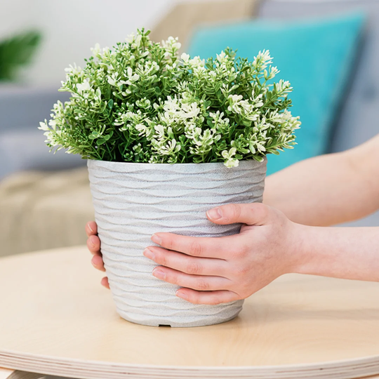 LIVIVO PLASTIC PLANT POT W/ WAVE DESIGN 18CM GREY