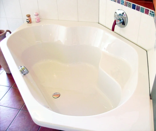 Acrylic Corner Bathtub RIHO WINNIPEG 145X145 Cm