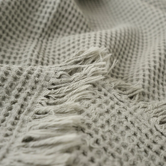 Lesli Throw