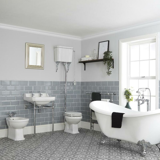 Richmond - White Traditional Double Ended Freestanding Slipper Bath, Ceramic Toilet wc Pan with High Level Cistern, Bidet and Two Tap Hole Bathroom