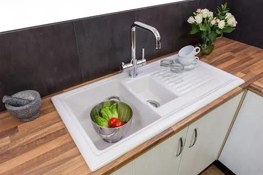 Reginox Traditional White Ceramic 1.5 Bowl Kitchen Sink with Amanzi II 3-In-1 Boiling Water Tap