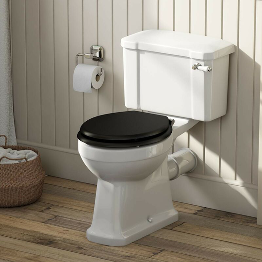 Thebathco - The Bath Co. Camberley close coupled toilet with wooden soft close seat black - White/Black