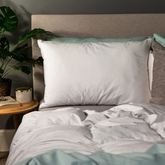 Snuggledown Freshwash Anti Allergy 4.5 Tog Summer Duvet with 2 Pillows
