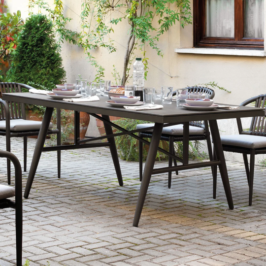 Hollowell Dining Table