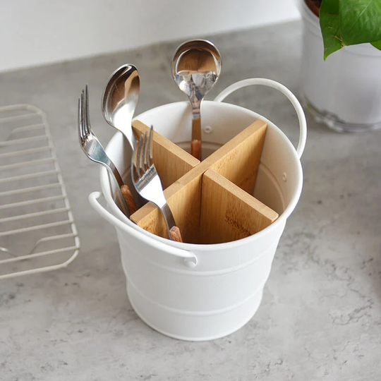 Household multifunctional plastic chopsticks with separated drain tube, cage storage box, kitchen shelf, chopsticks barrel 11.5 * 11 * 8.5cm (no