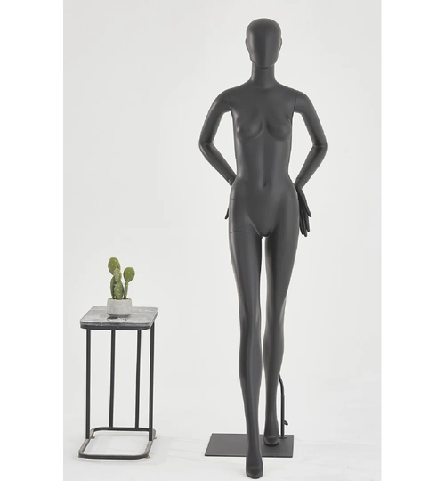 Altoria Mannequin Statue