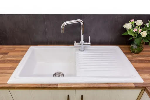 Reginox Traditional White Ceramic 1 Bowl Kitchen Sink with Amanzi II 3-In-1 Boiling Water Tap