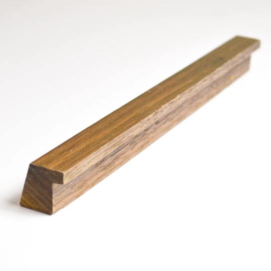 Walnut Wood 10 cm Centre Bar Handle
