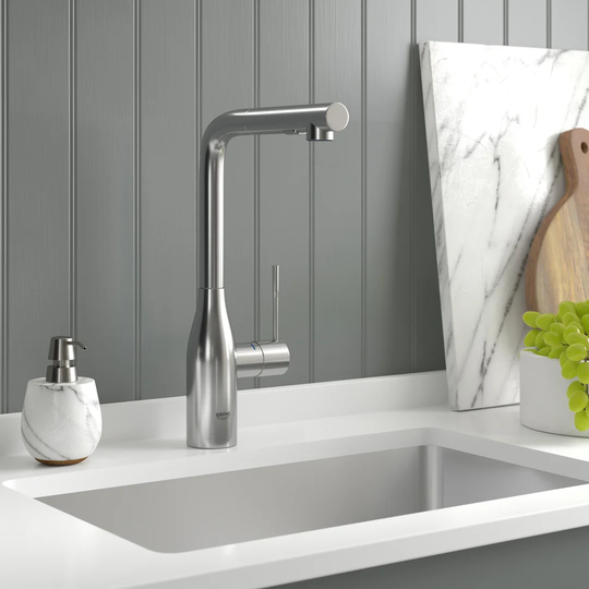 GROHE Essence single-lever kitchen tap with high L-shaped spout. A German engineered sink mixerwith 360° swivel range and pull-out comfort shower head